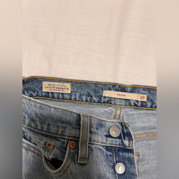 Levi's WEDGIE Premium High Rise Jeans - Picture 4 of 5